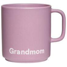 Grandmom / Lavendel - Design Letters Lieblingsbecher mit Henkel